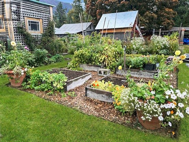 602 Slocan Street - 37