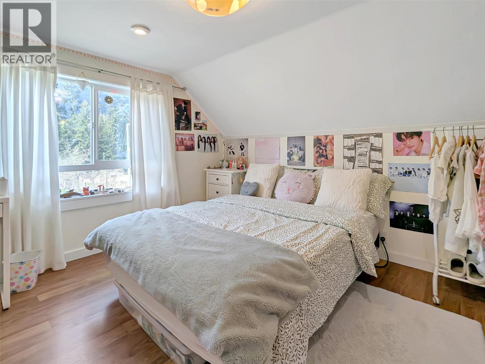 602 Slocan Street - 26