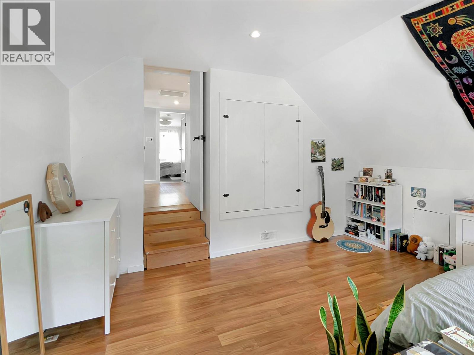 602 Slocan Street - 28