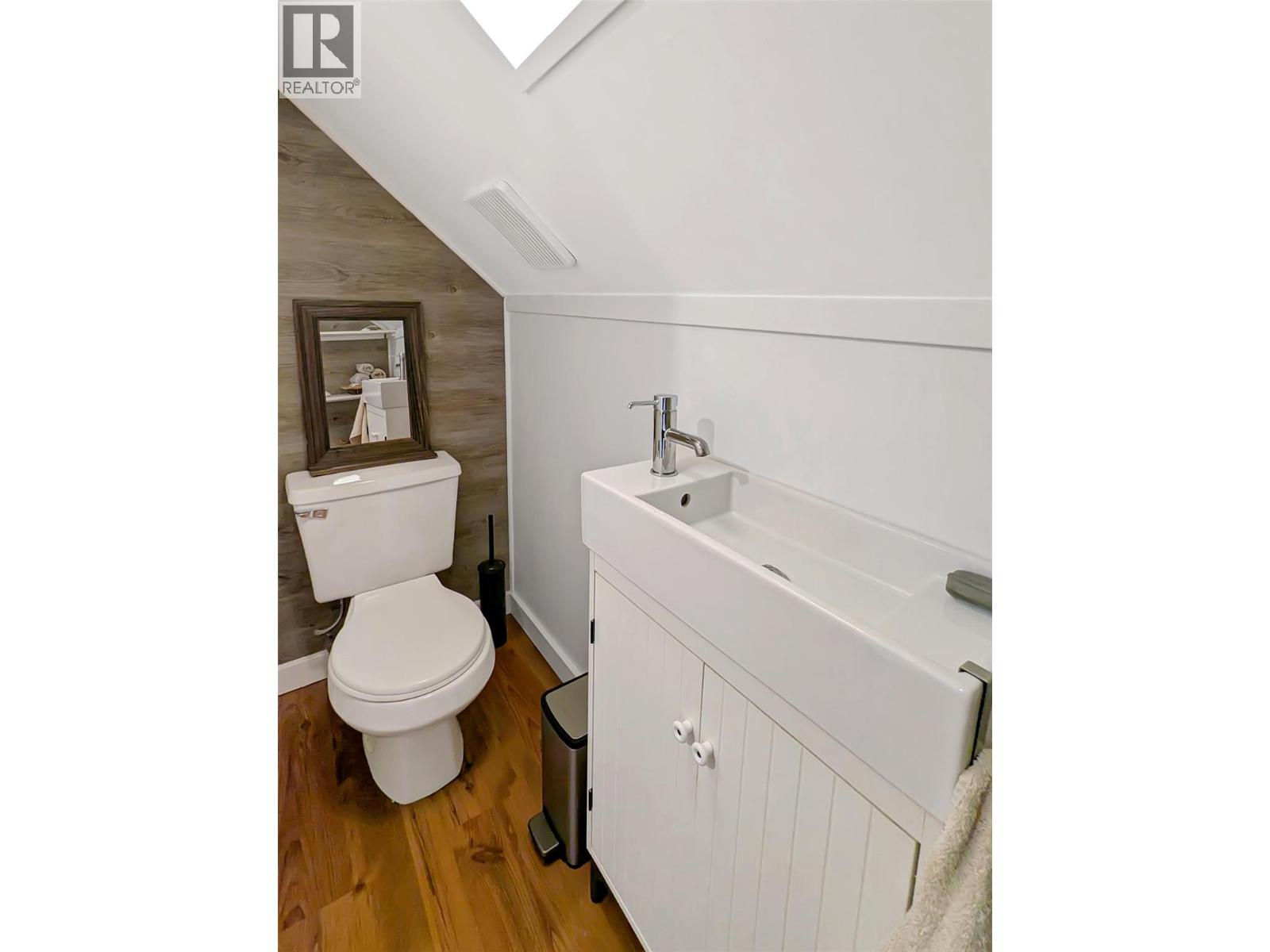 602 Slocan Street - 48