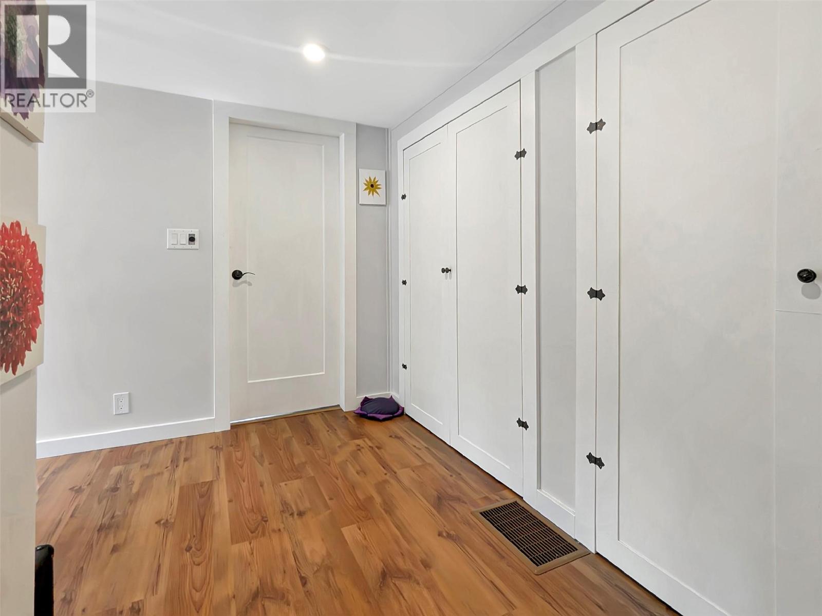 602 Slocan Street - 33