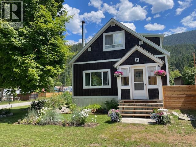 602 Slocan Street - 3