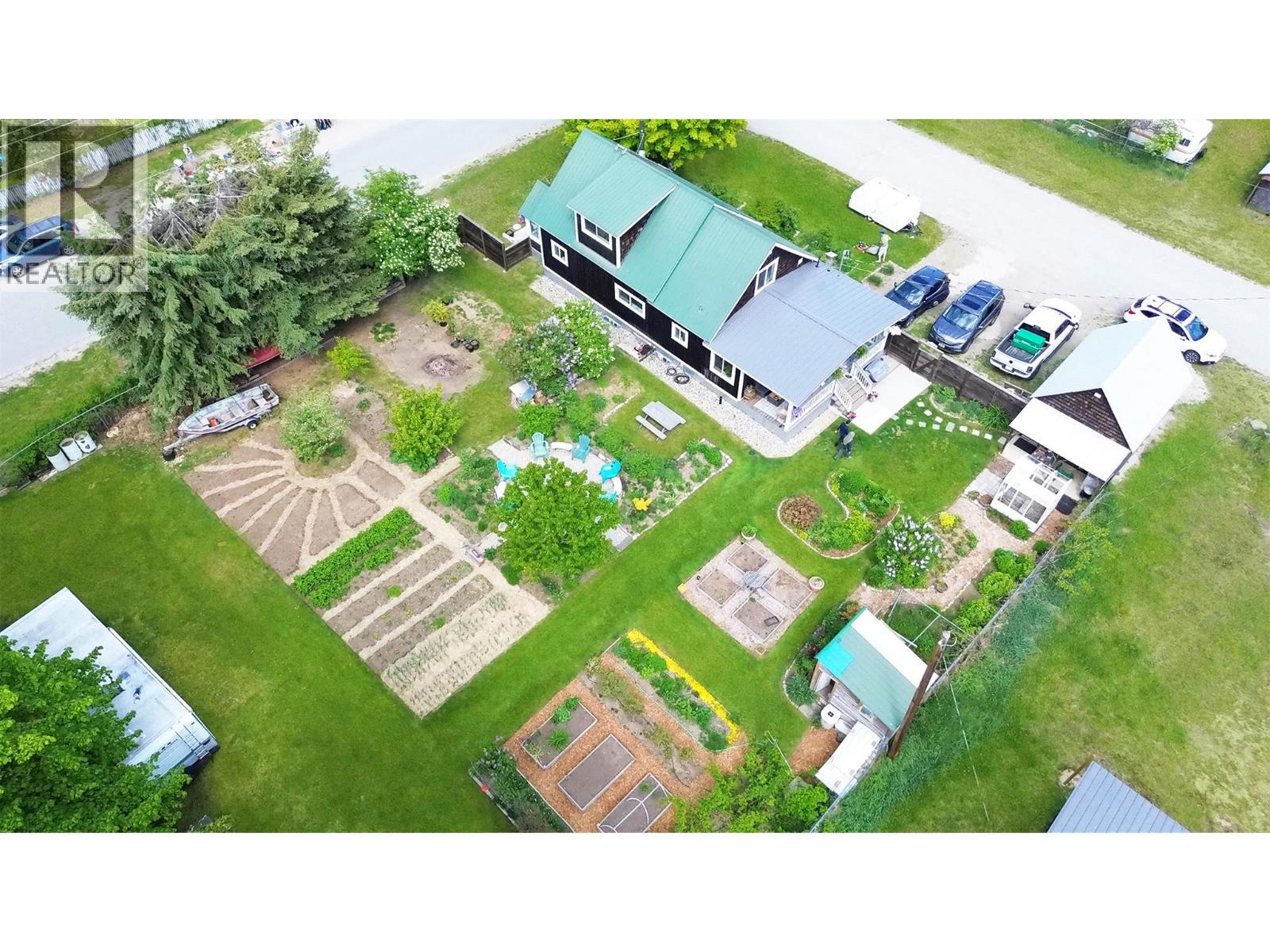 602 Slocan Street - 43