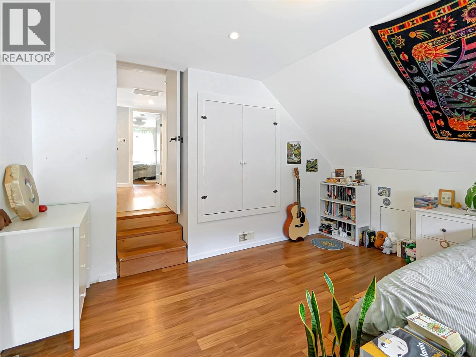 602 Slocan Street - 30