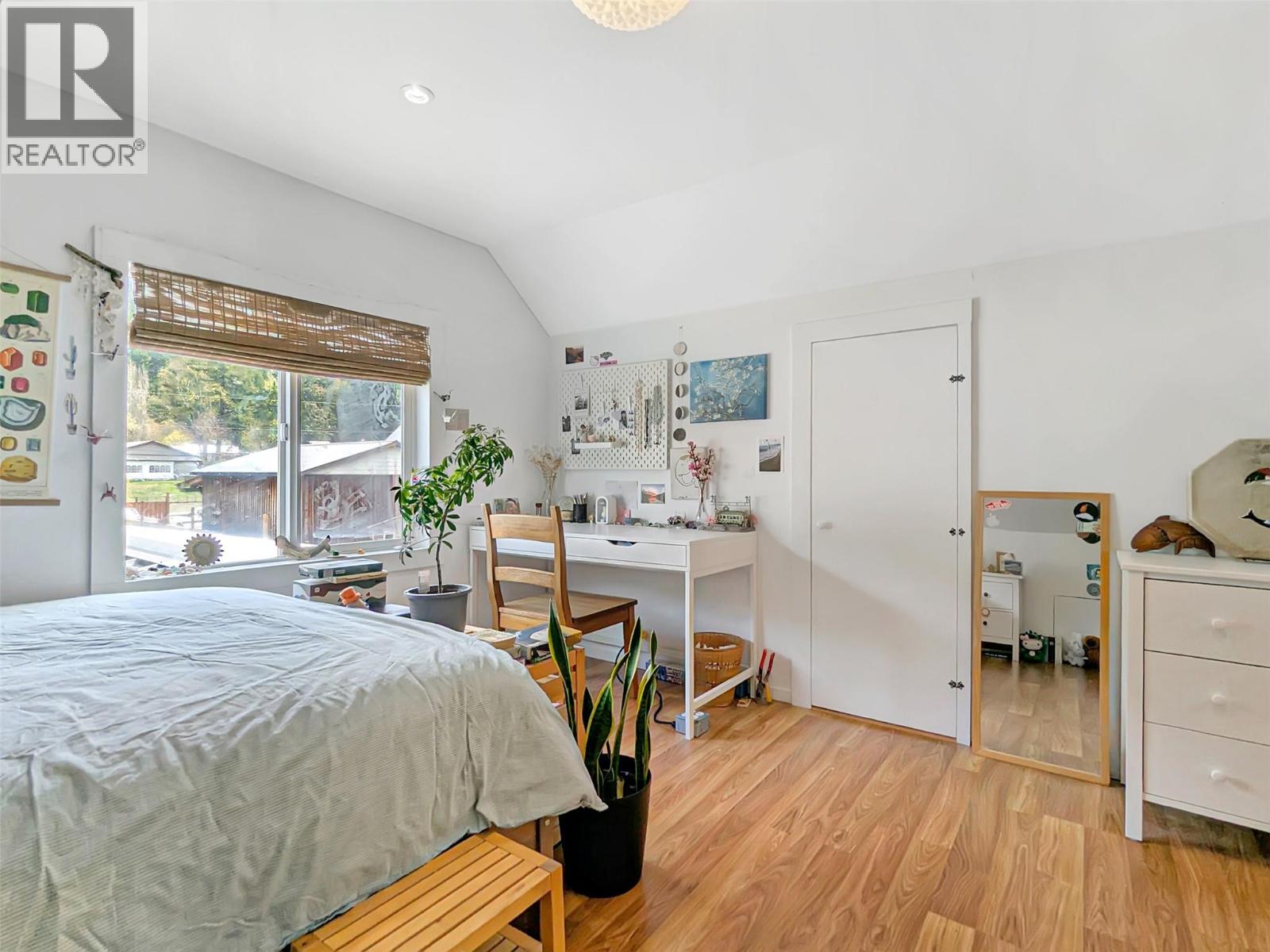 602 Slocan Street - 31