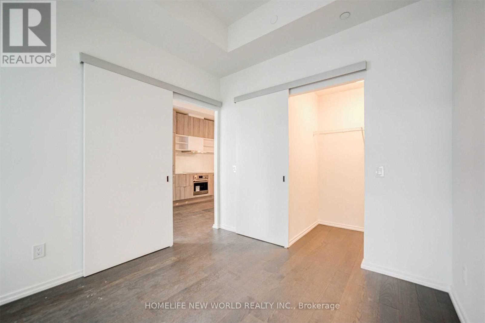 #1037 8 HILLSDALE AVENUE - 14