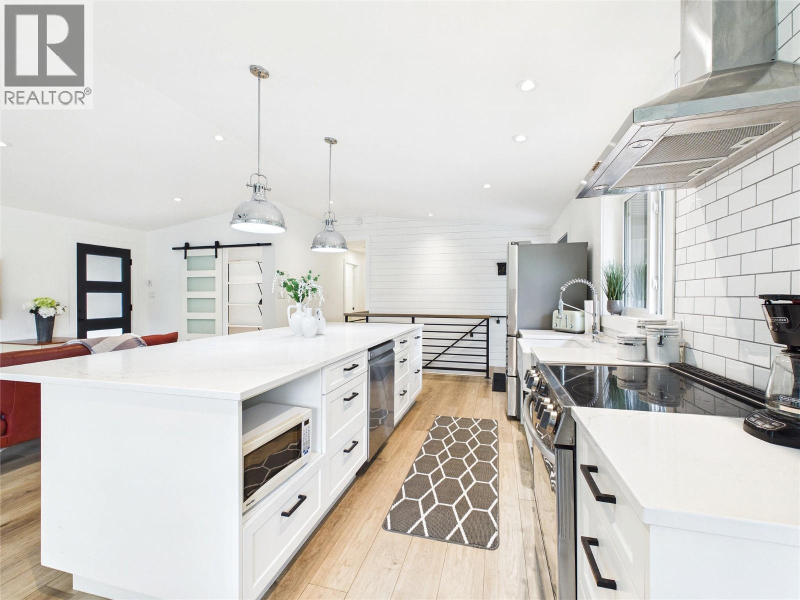 3718 Krestova Road - 13