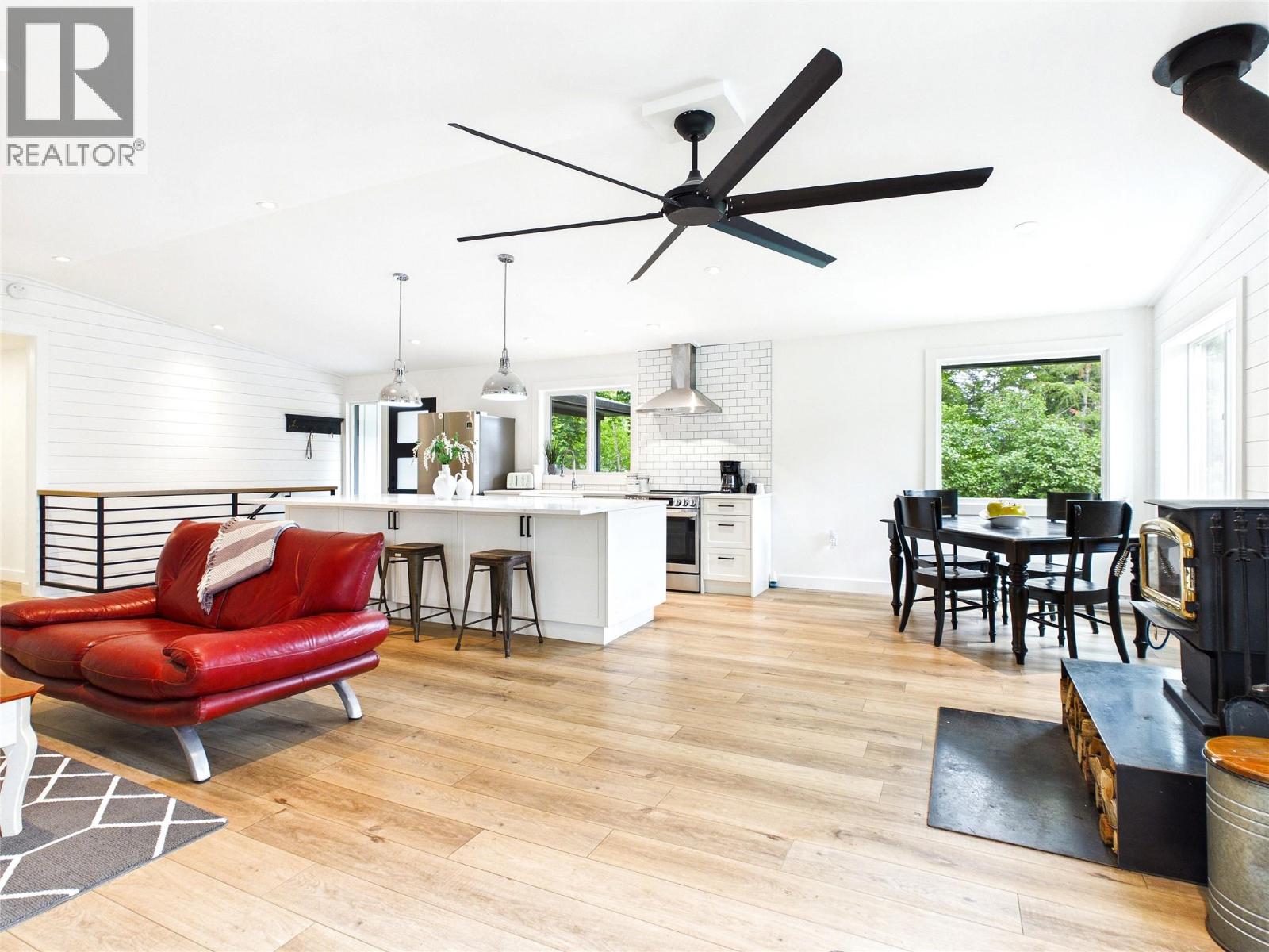 3718 Krestova Road - 16