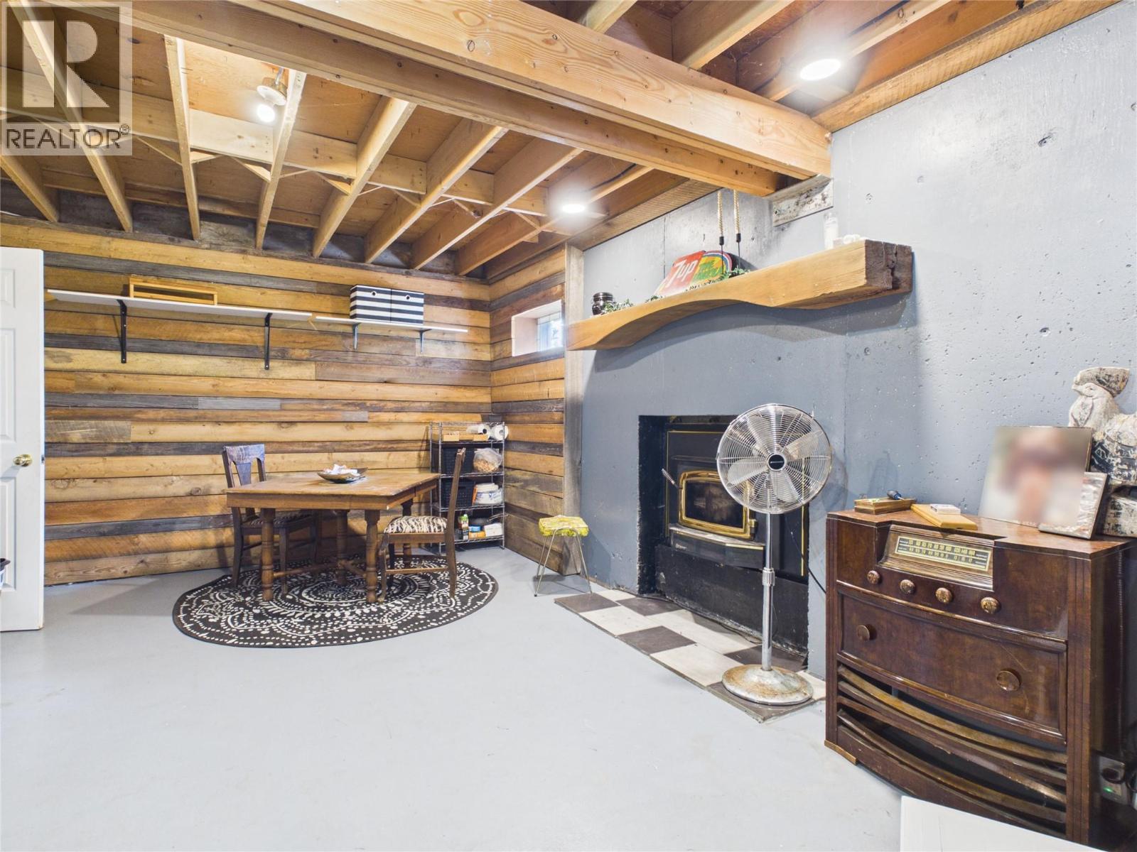 3718 Krestova Road - 29