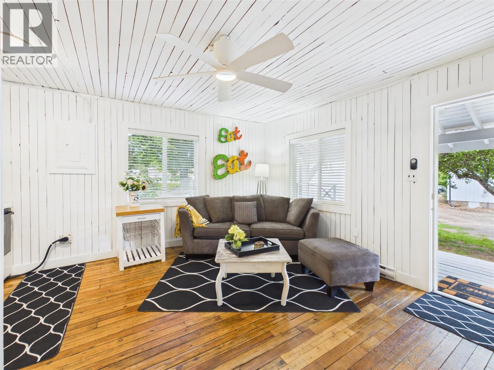 3718 Krestova Road - 36