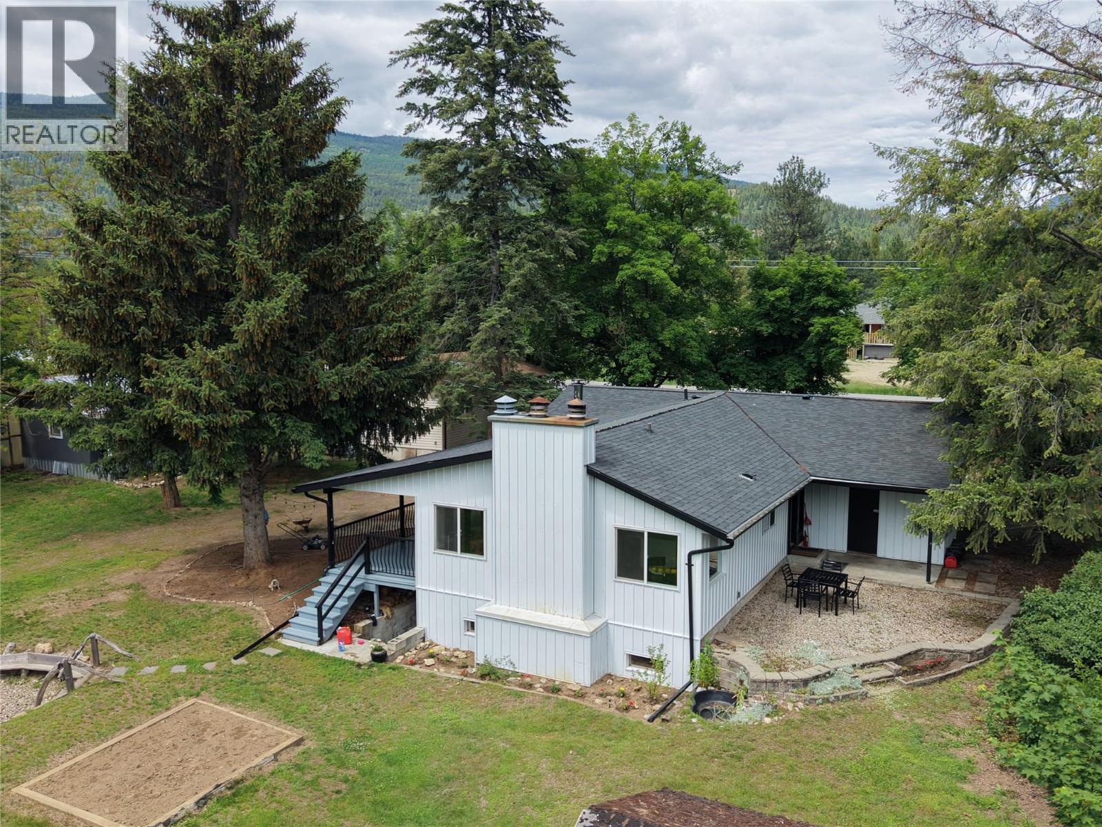 3718 Krestova Road - 4