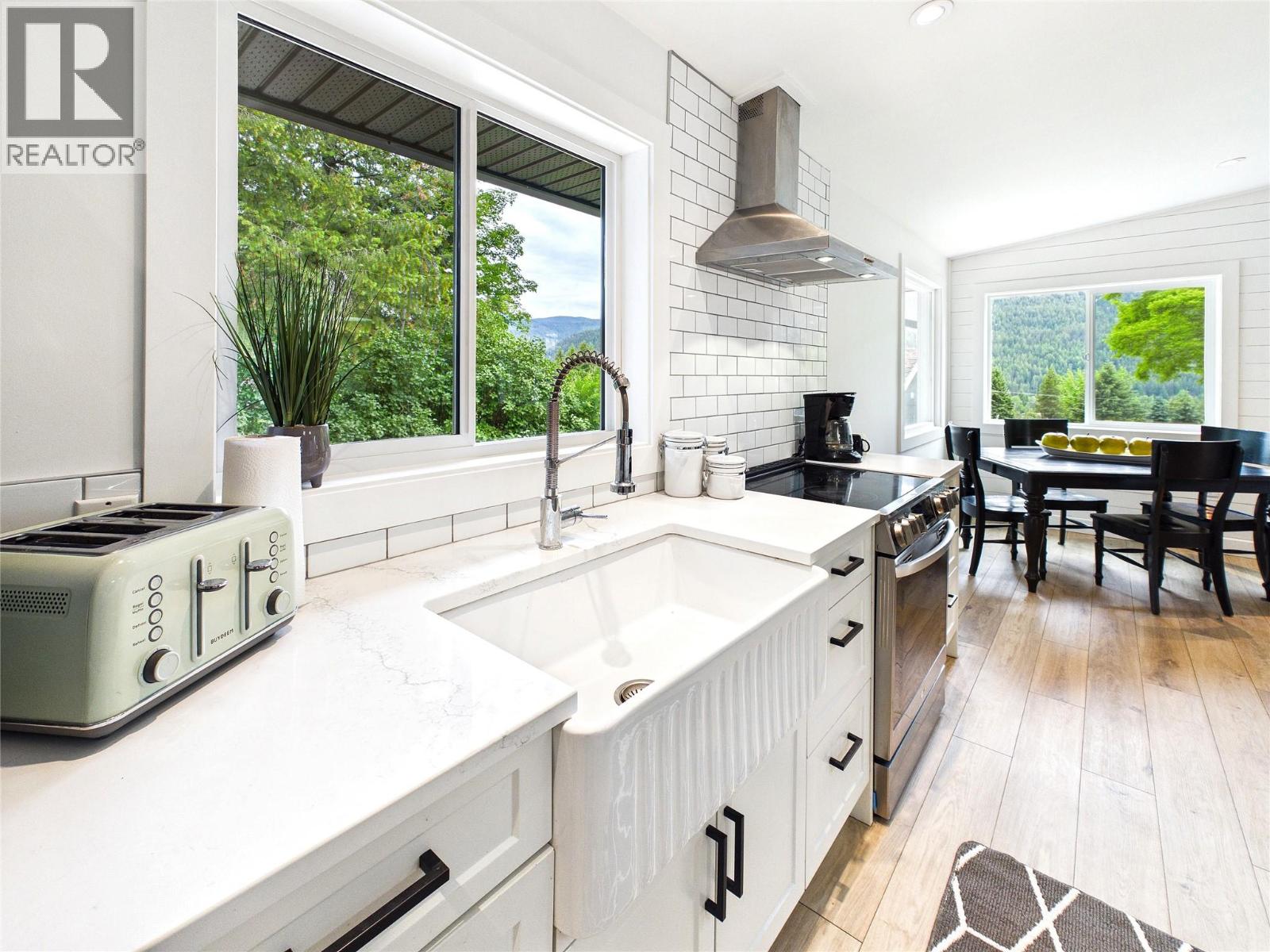 3718 Krestova Road - 18