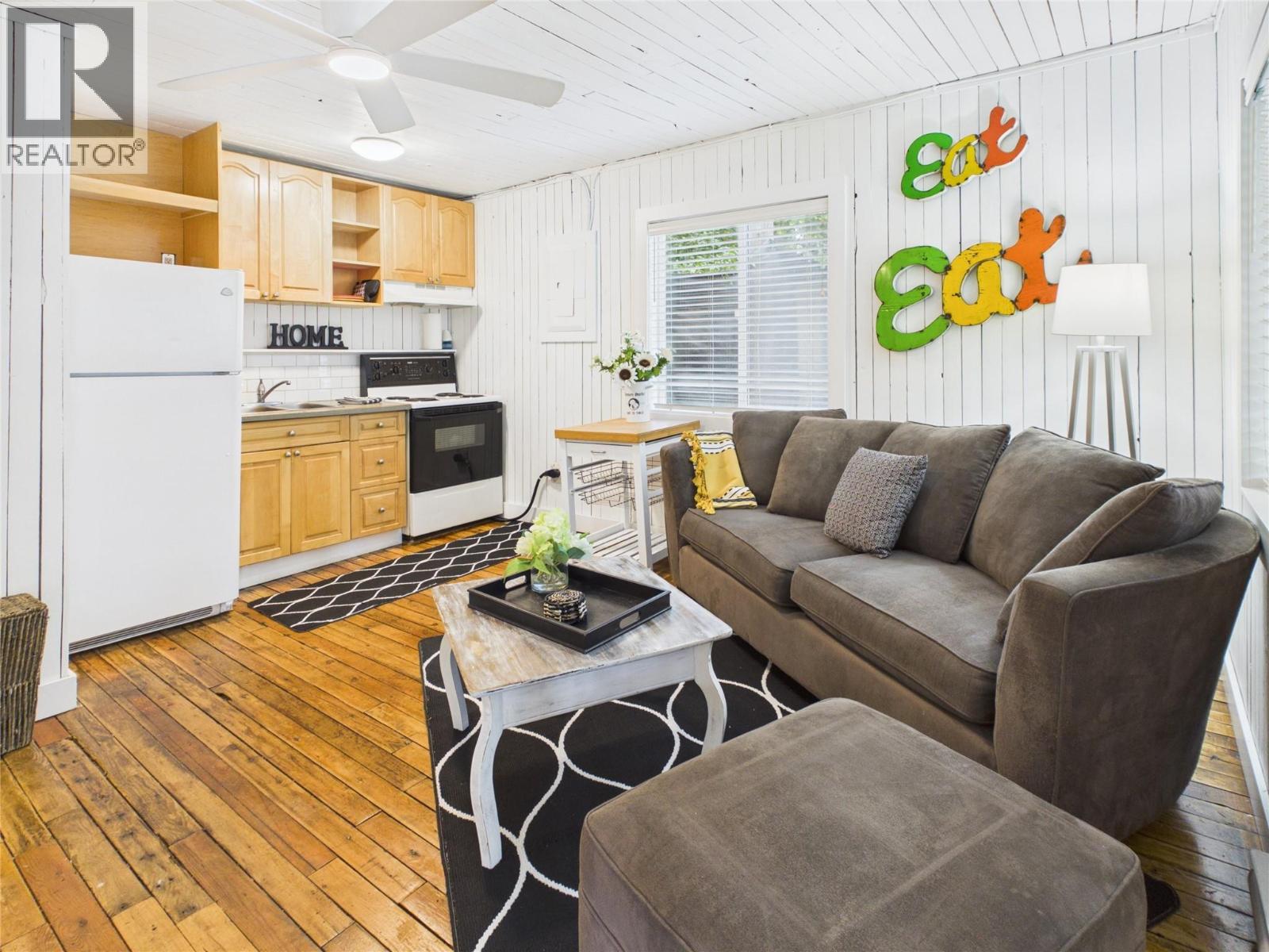 3718 Krestova Road - 37