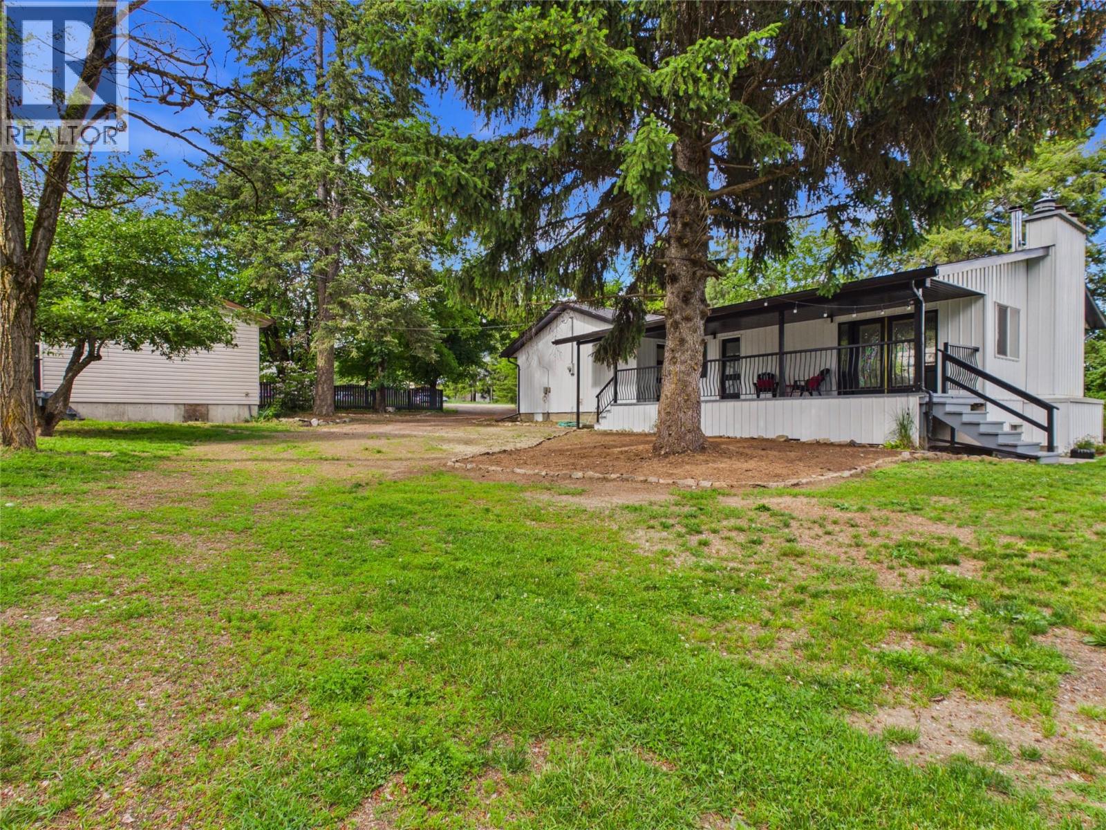 3718 Krestova Road - 39