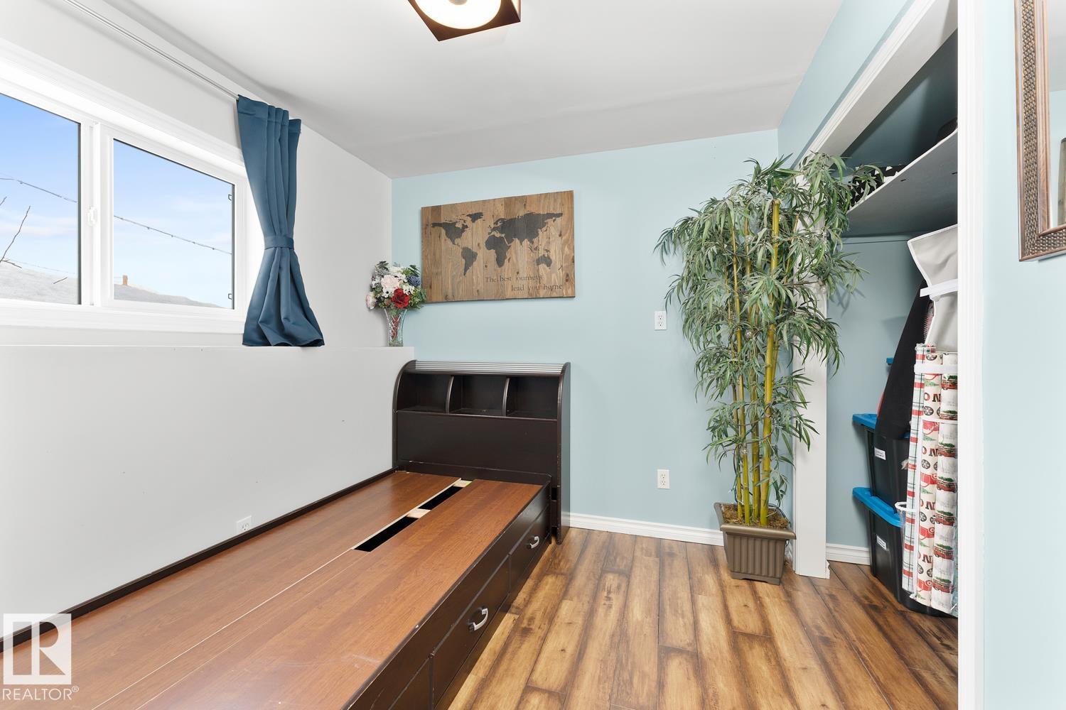 4804 45 ST - 13