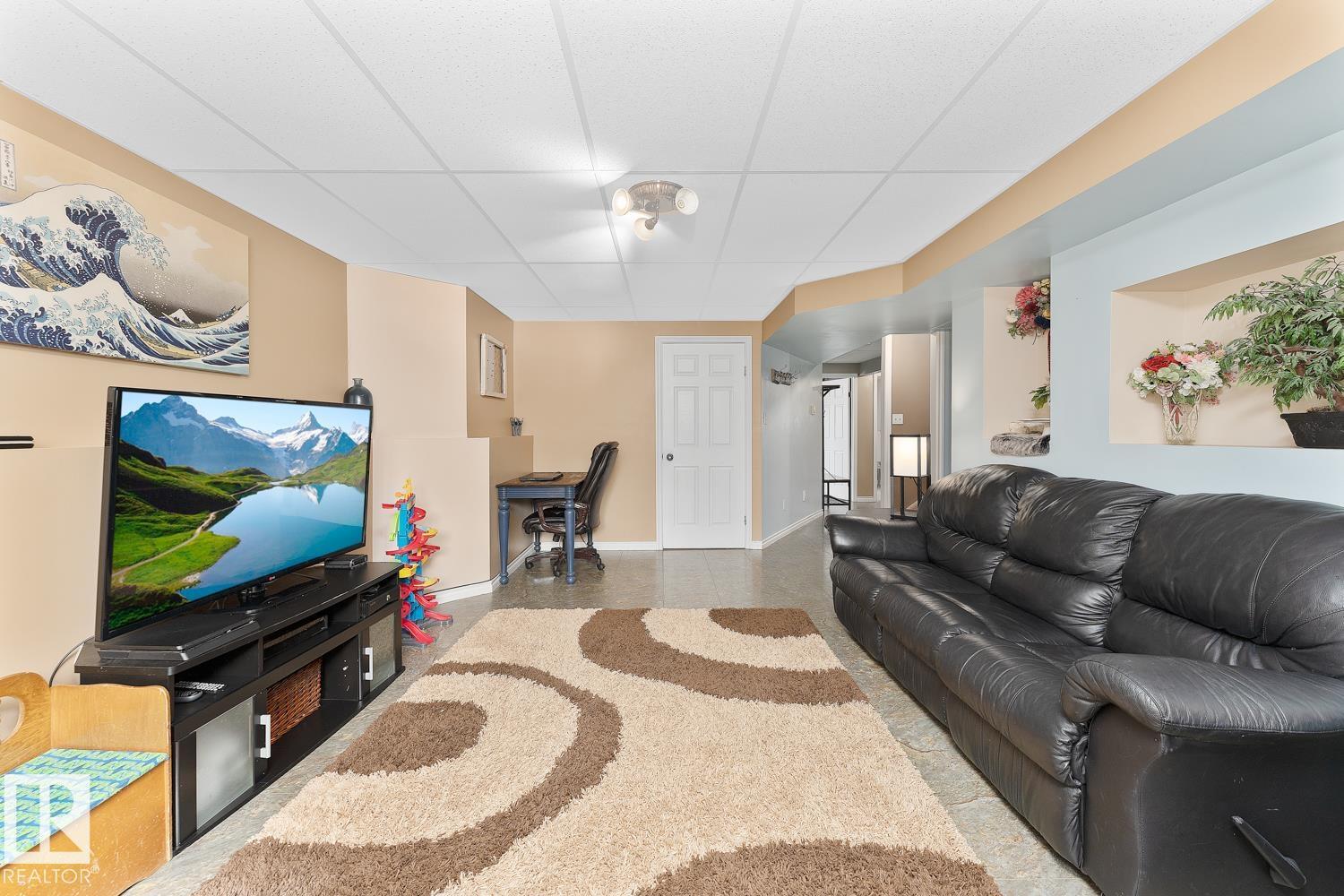 4804 45 ST - 15