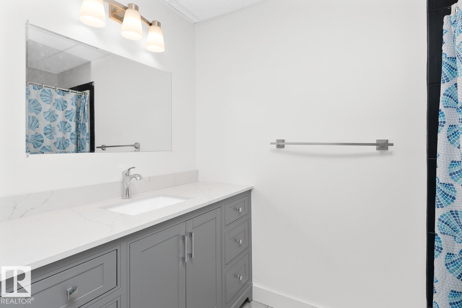 4804 45 ST - 16