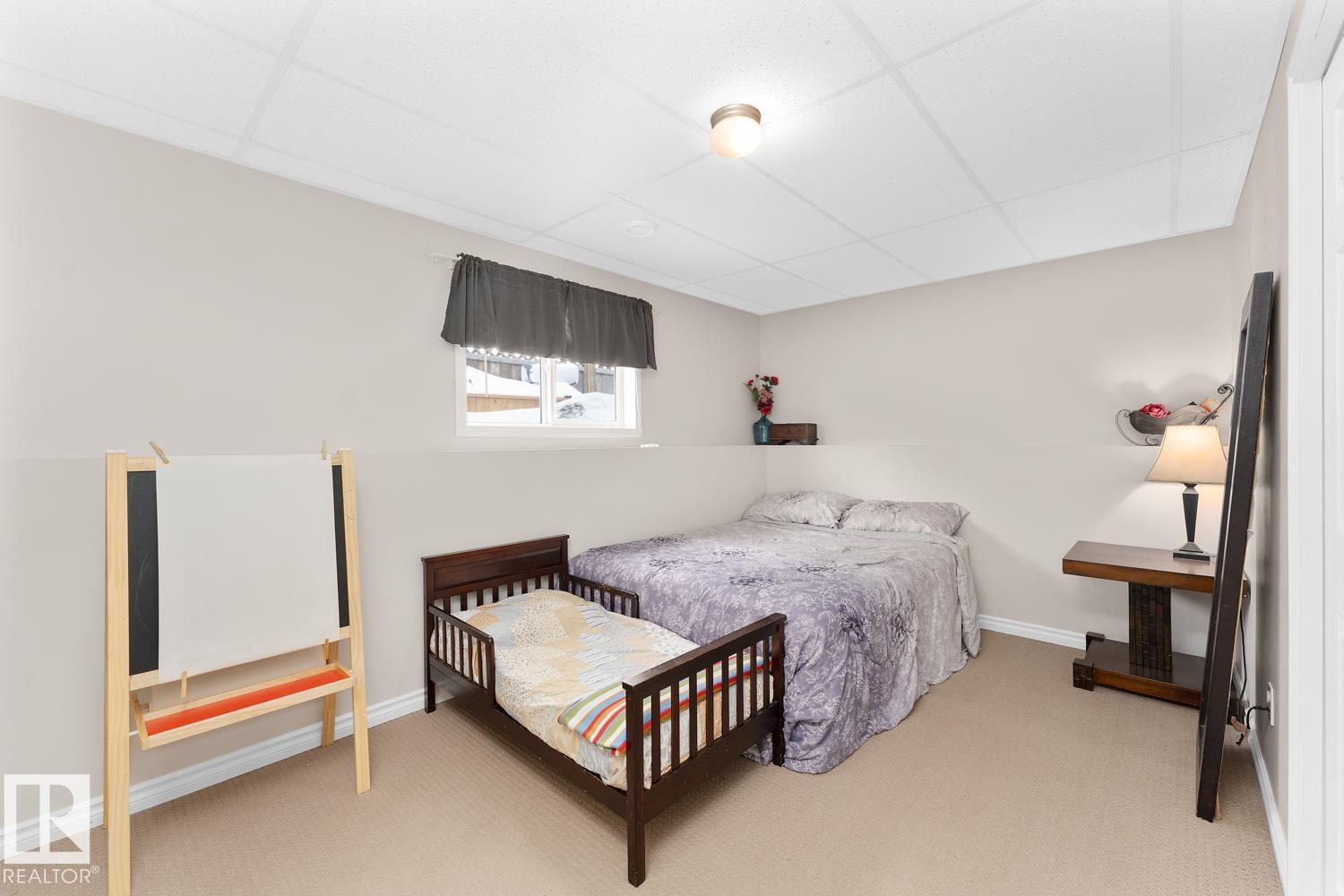 4804 45 ST - 17