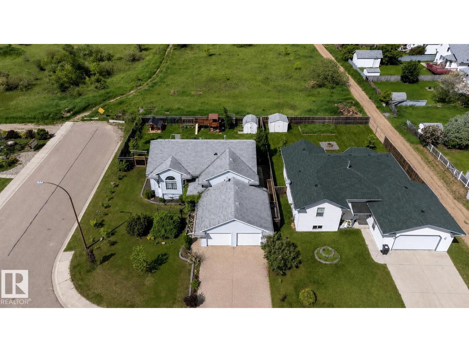 4804 45 ST - 23