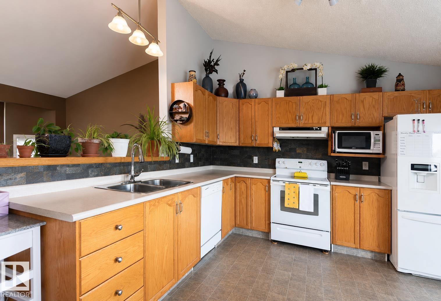 4804 45 ST - 5
