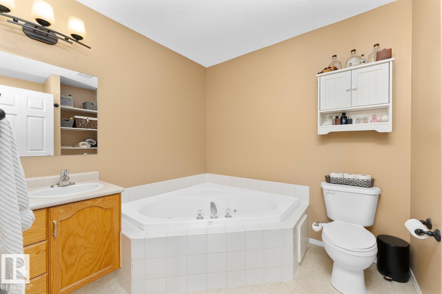 4804 45 ST - 9