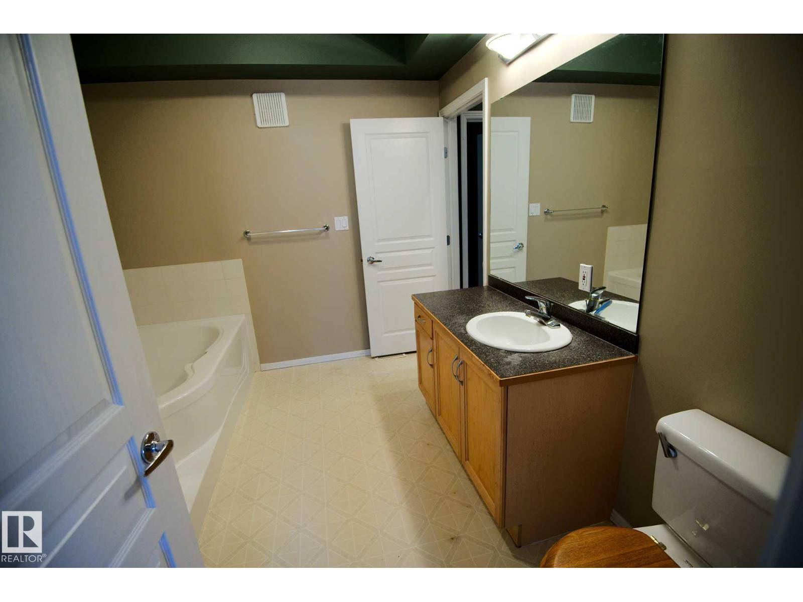 #412 11039 83 AV NW - 11