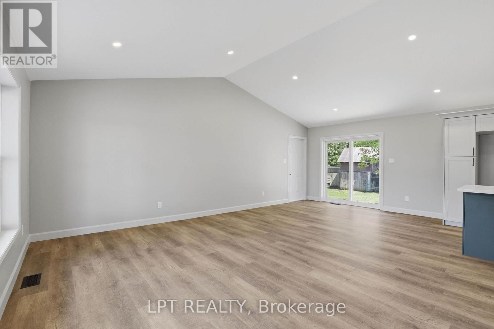 2523 TRILLIUM DRIVE - 14