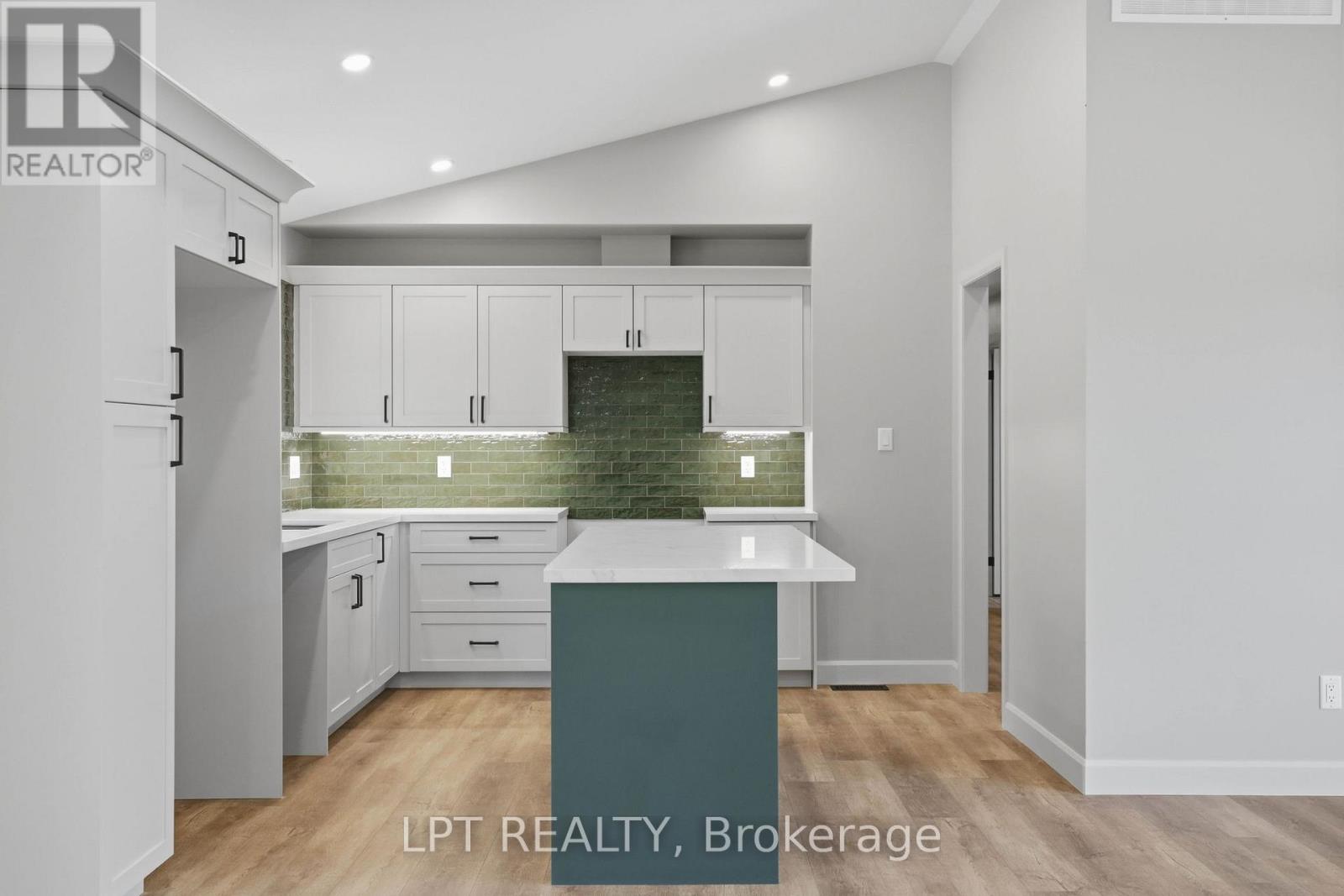 2523 TRILLIUM DRIVE - 15