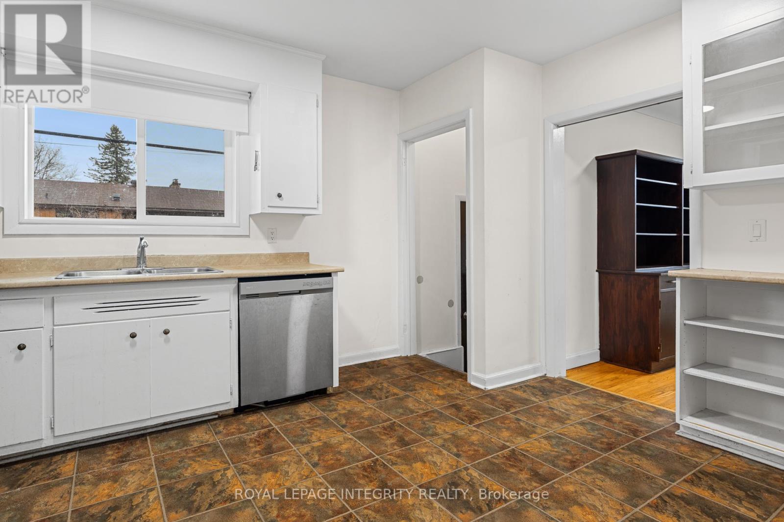 65 DAVID DRIVE - 27