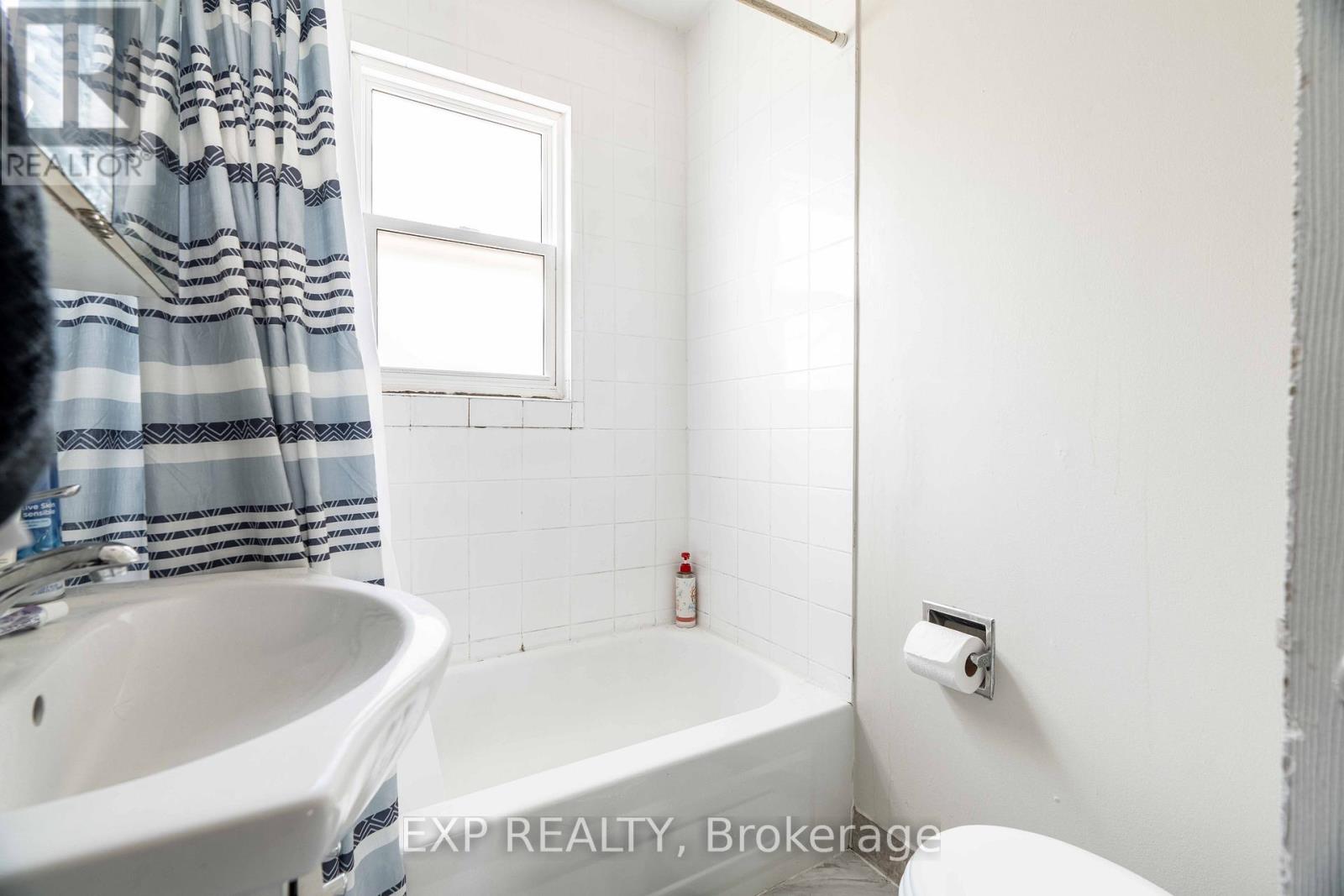 1519 HOWLAND AVENUE - 16