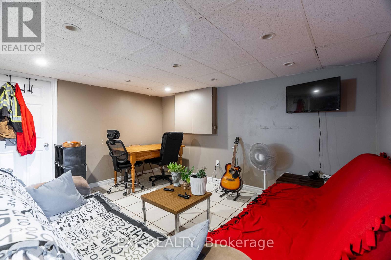 1519 HOWLAND AVENUE - 23