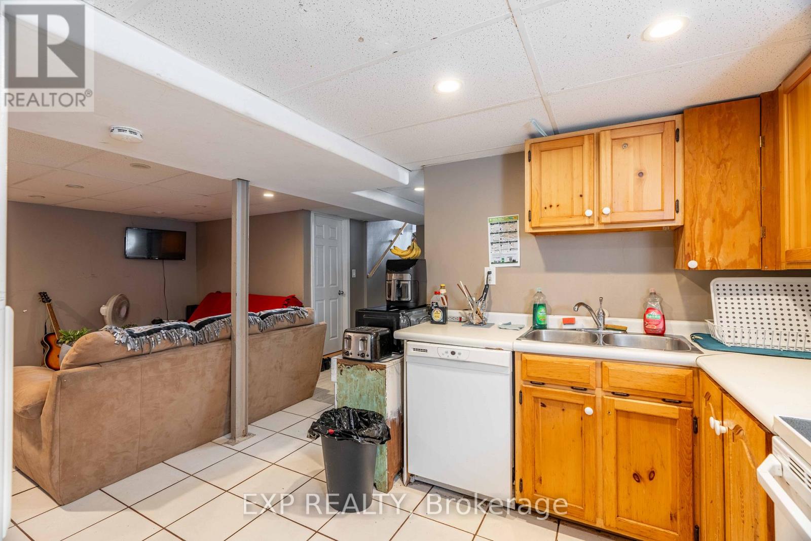 1519 HOWLAND AVENUE - 25