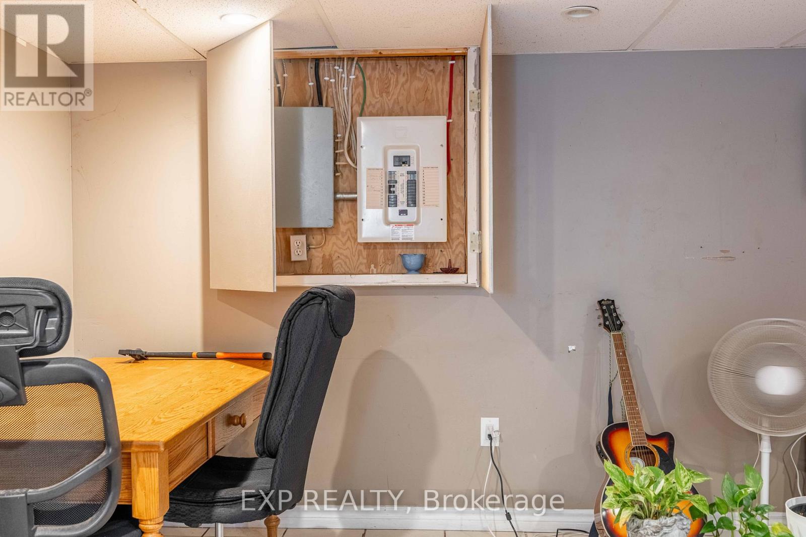 1519 HOWLAND AVENUE - 32