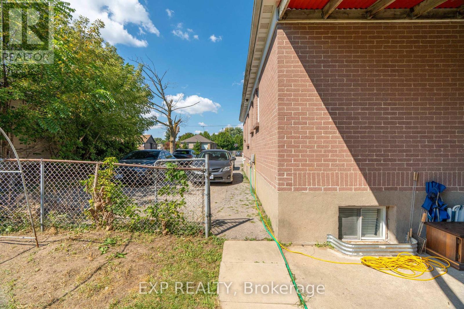 1519 HOWLAND AVENUE - 33
