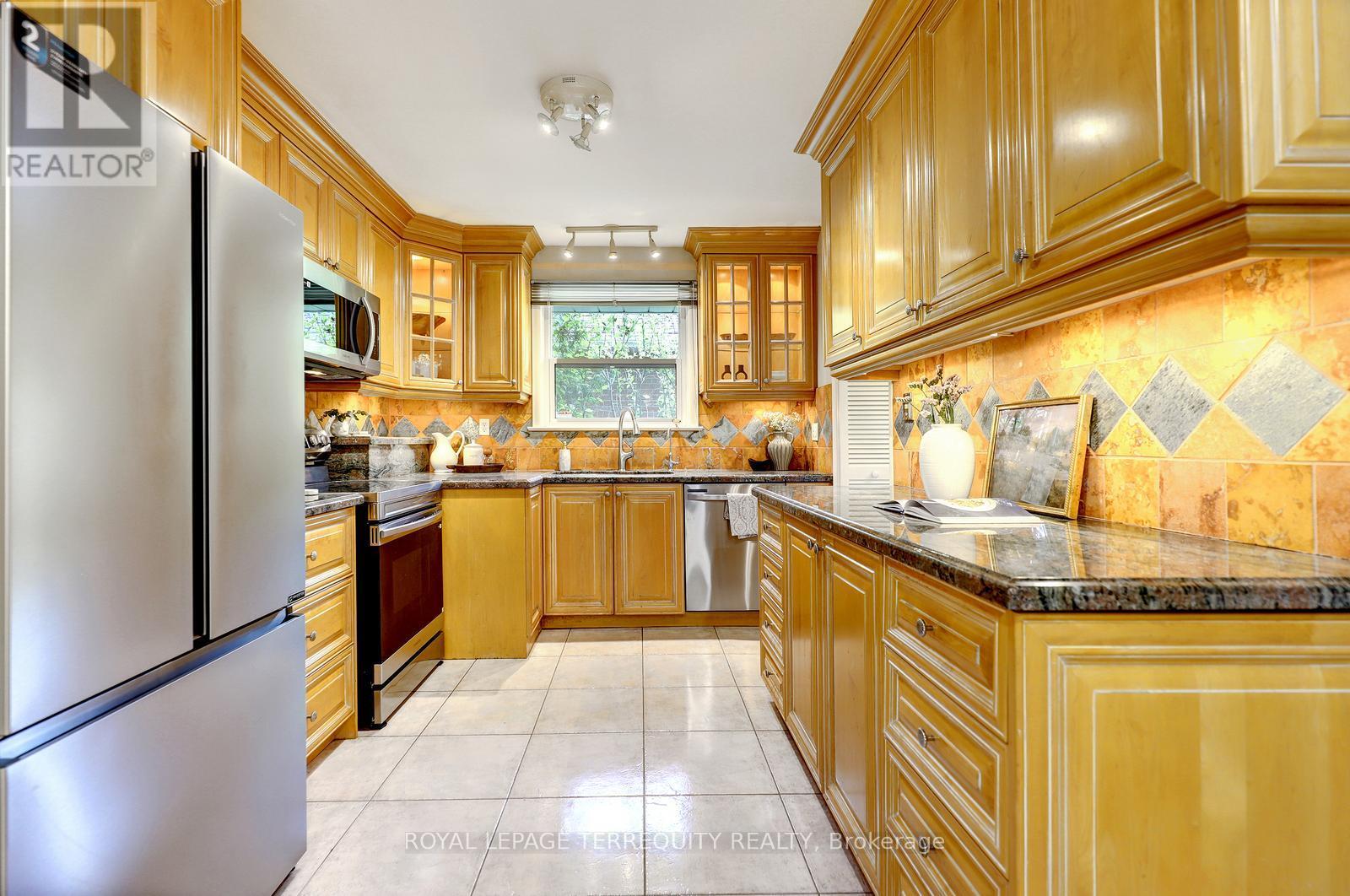 27 SHADWICK DRIVE - 10