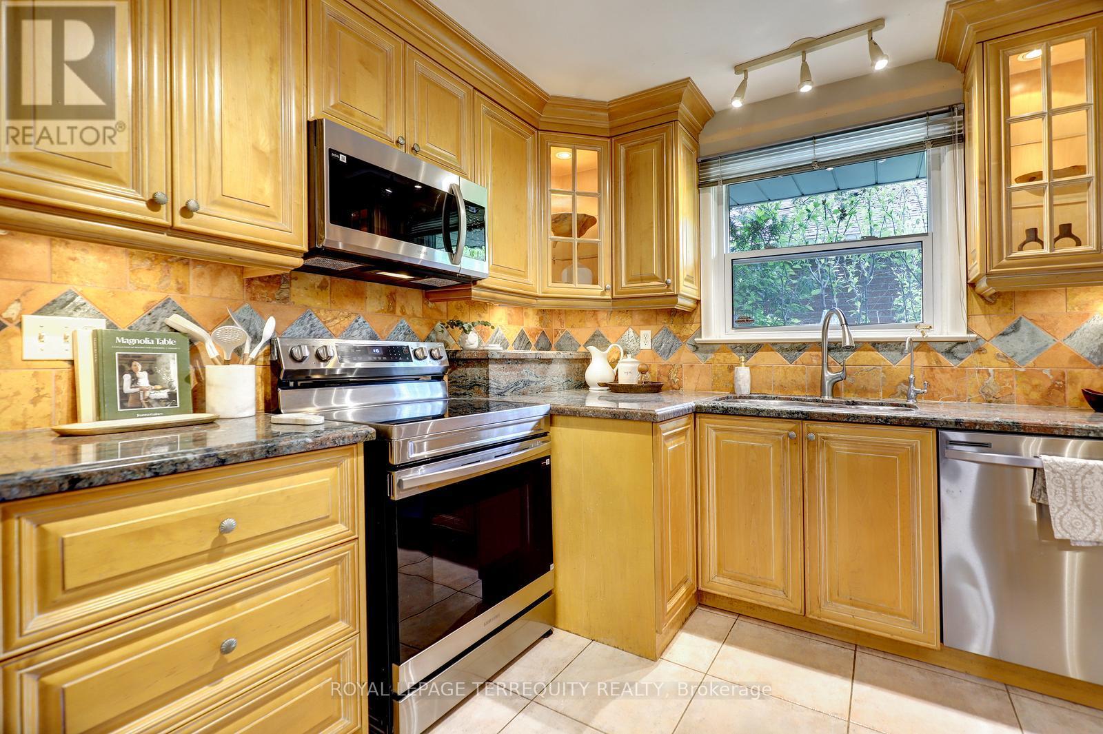 27 SHADWICK DRIVE - 11