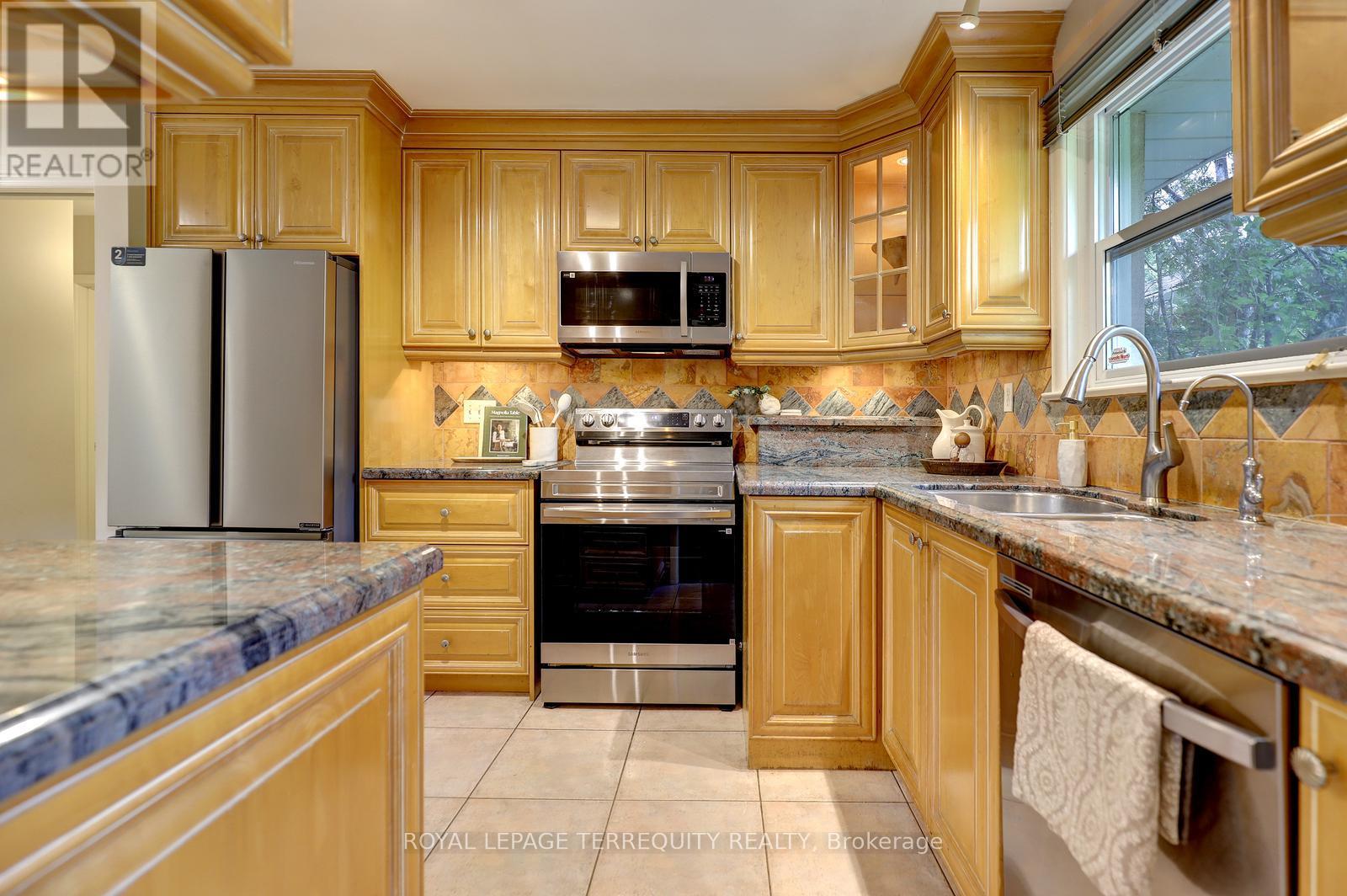 27 SHADWICK DRIVE - 12