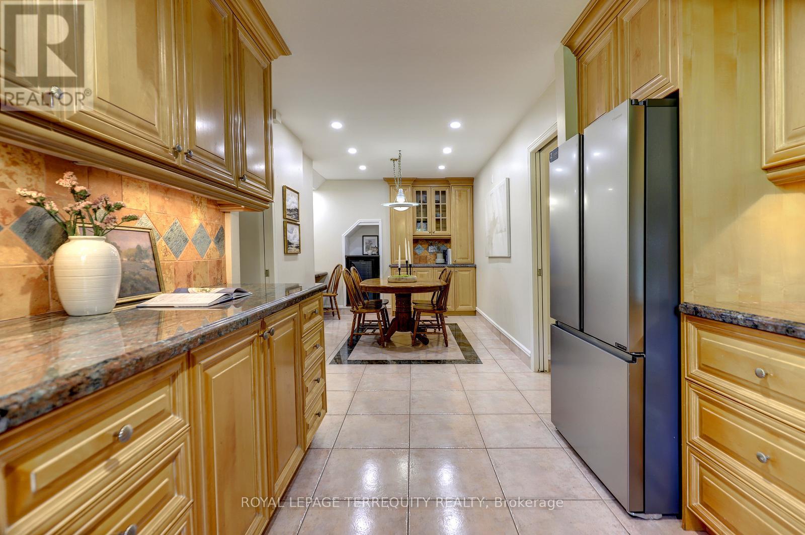 27 SHADWICK DRIVE - 13