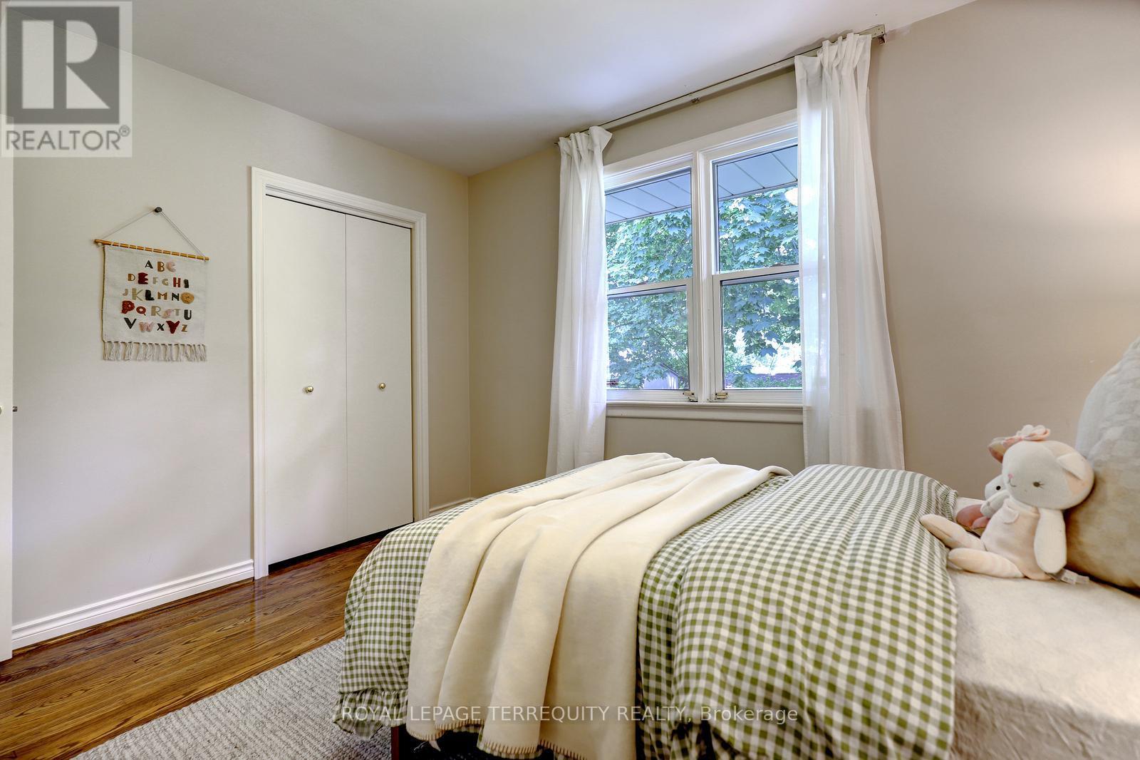 27 SHADWICK DRIVE - 16