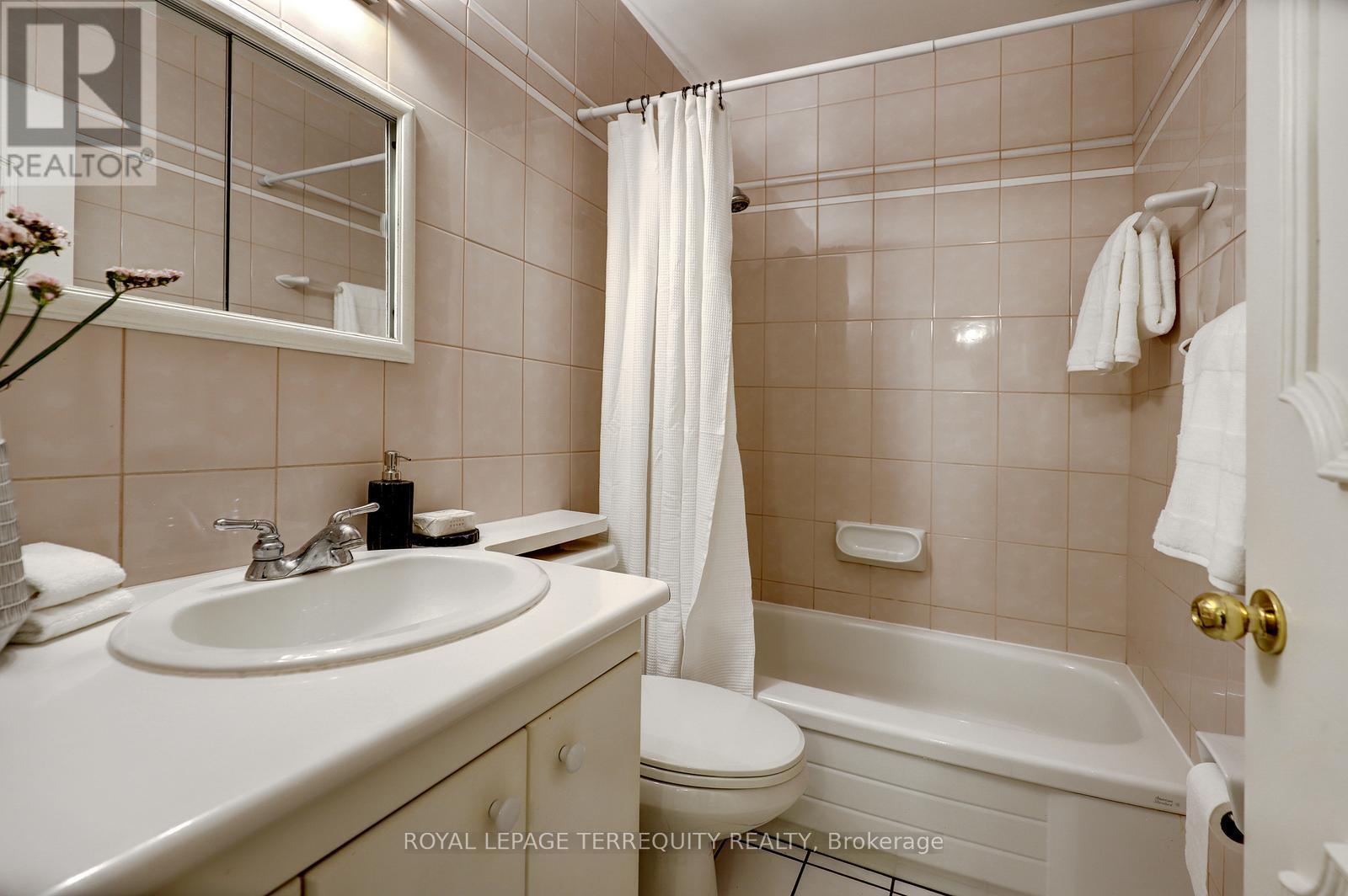 27 SHADWICK DRIVE - 19