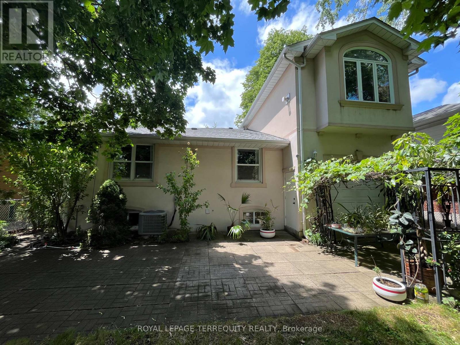 27 SHADWICK DRIVE - 34