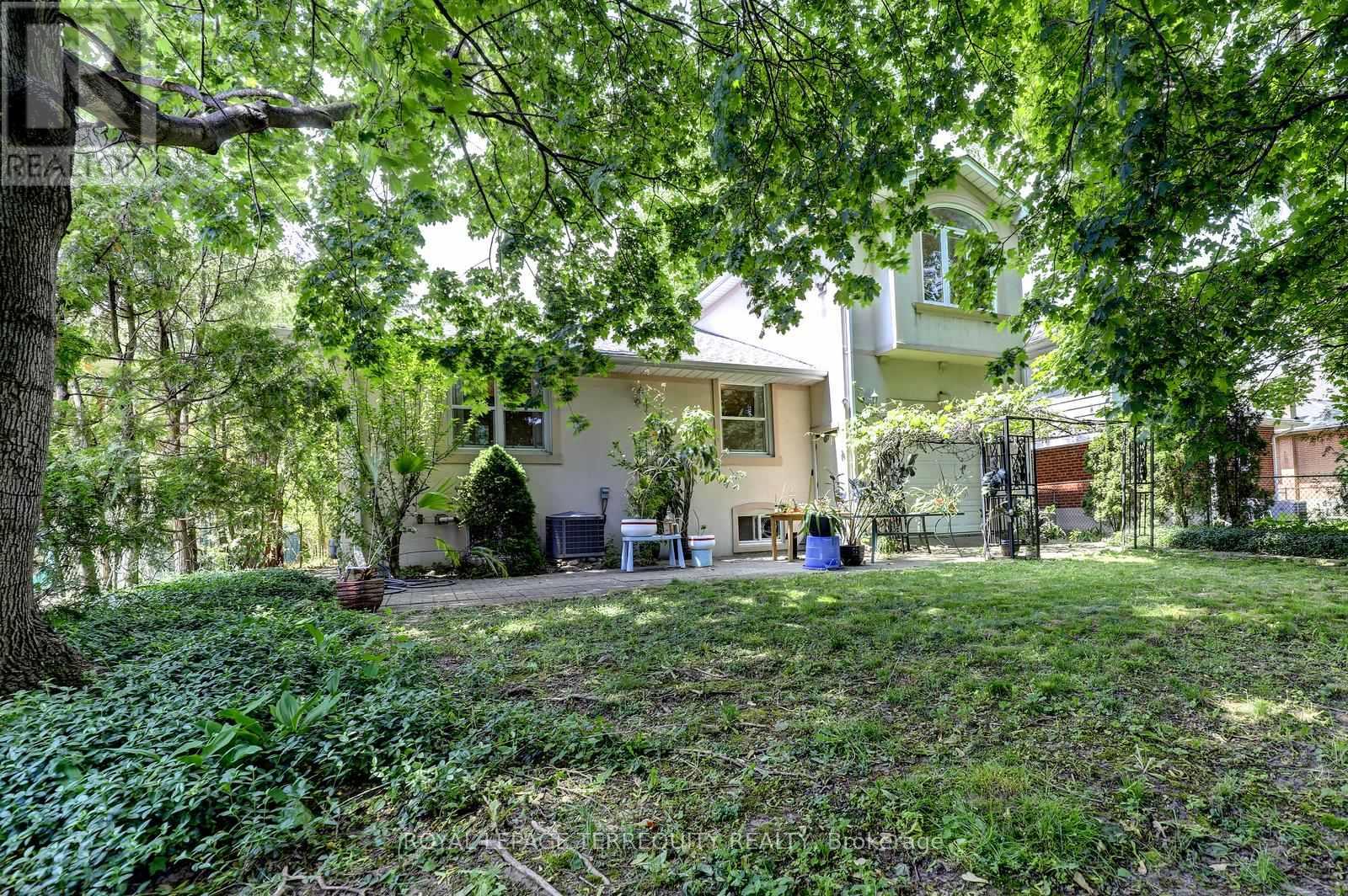 27 SHADWICK DRIVE - 35