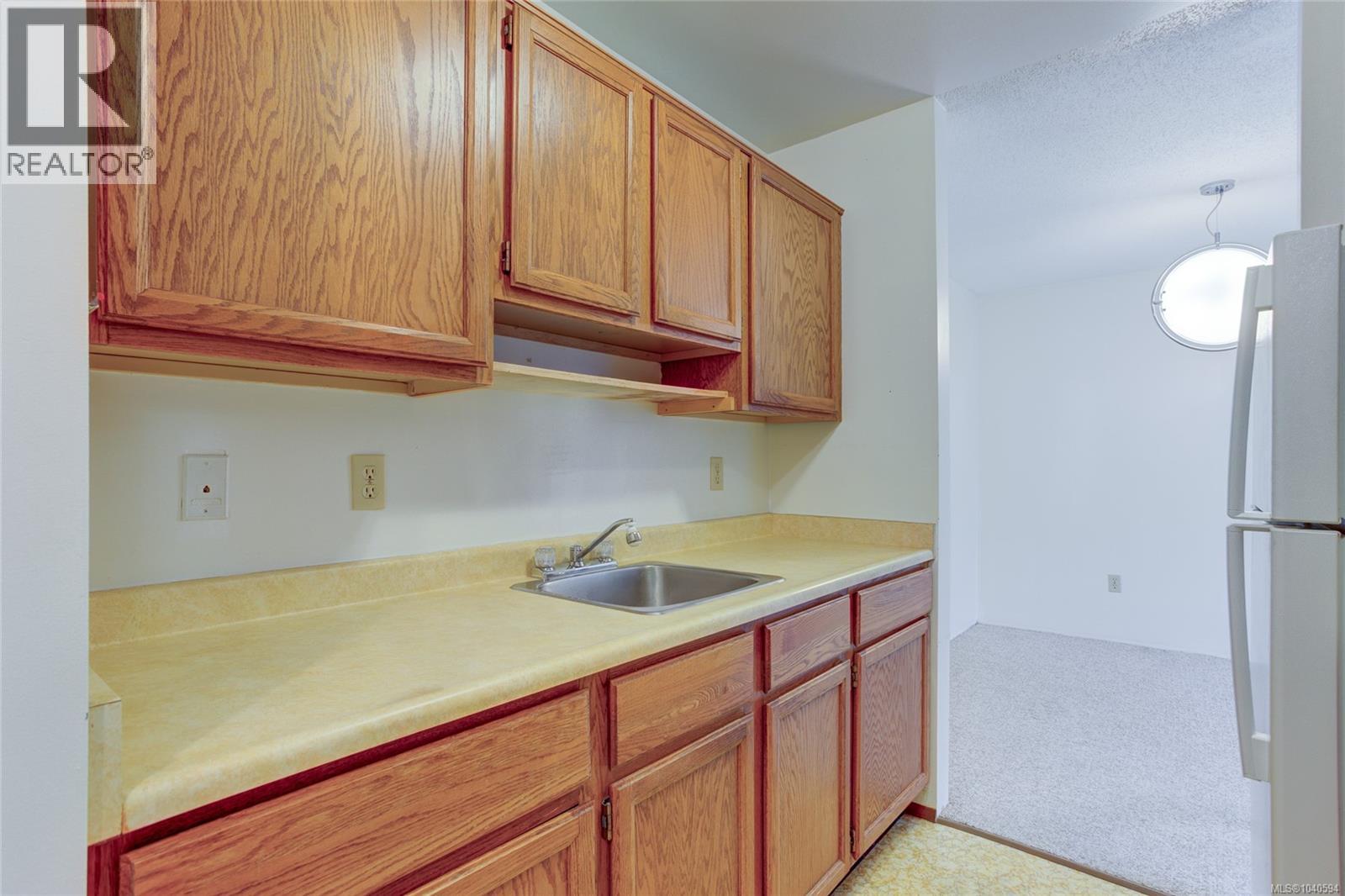 #206 18 King George St - 10