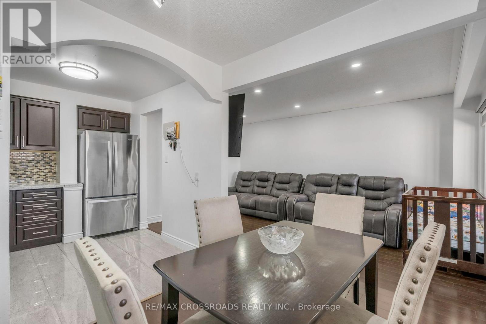 #12 7450 DARCEL AVENUE - 11