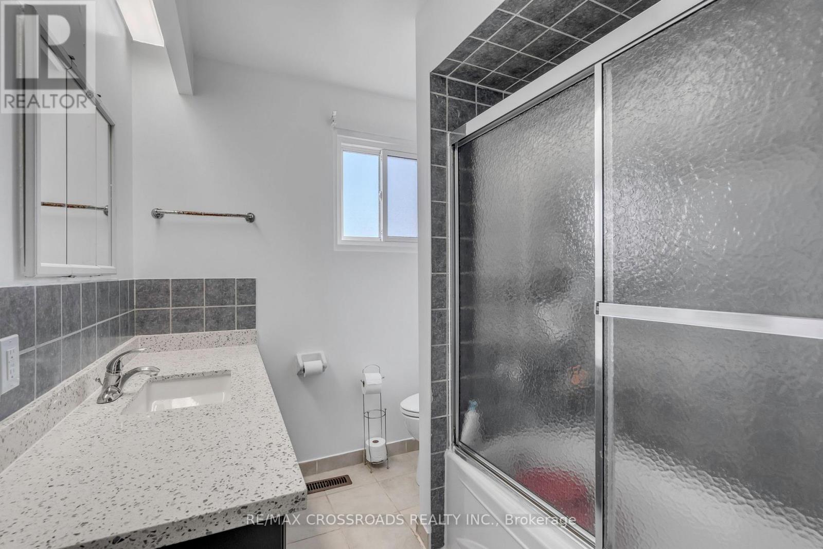 #12 7450 DARCEL AVENUE - 22