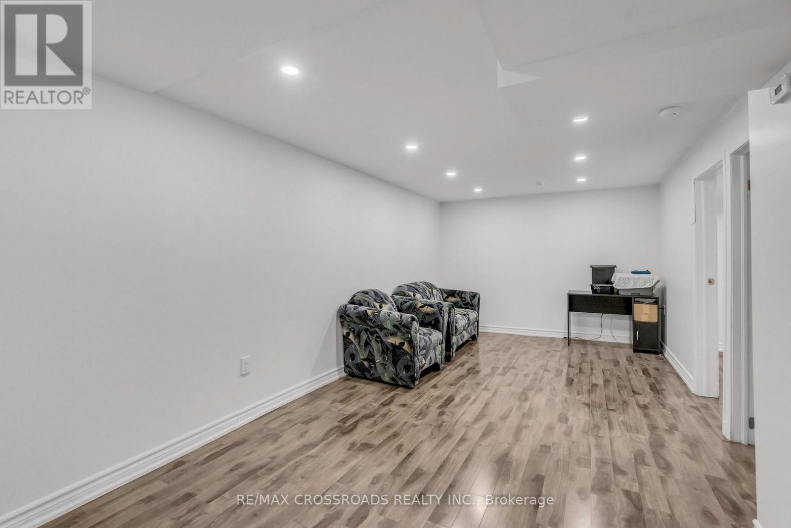 #12 7450 DARCEL AVENUE - 25