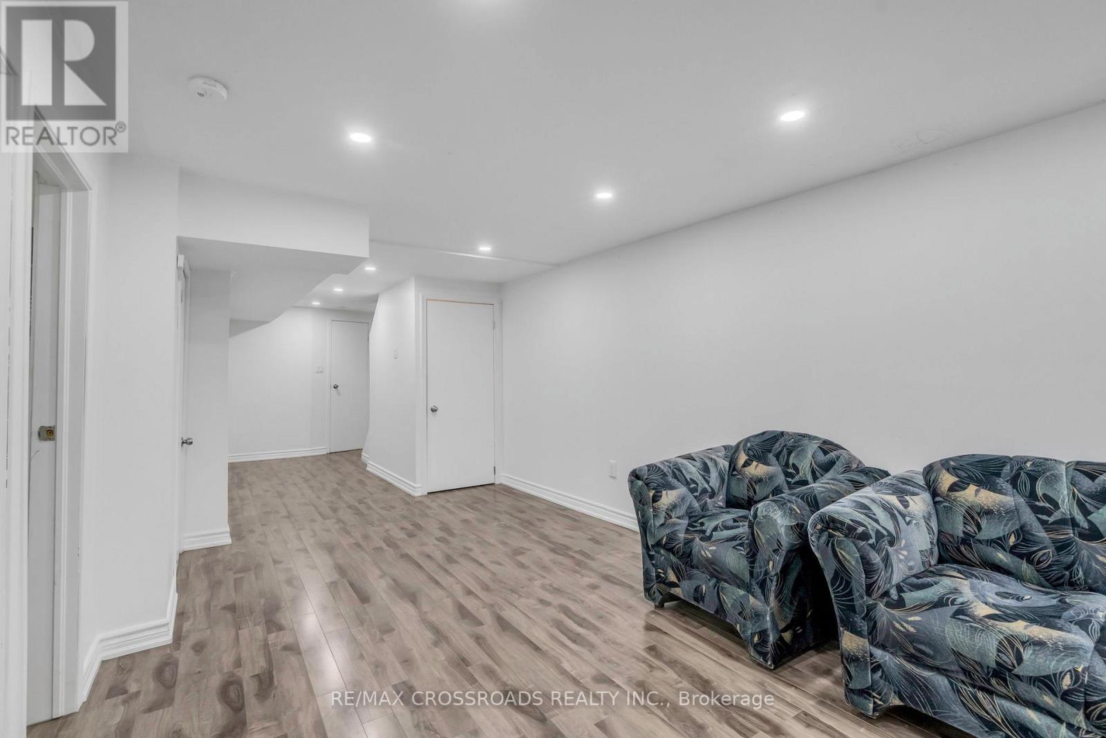 #12 7450 DARCEL AVENUE - 26
