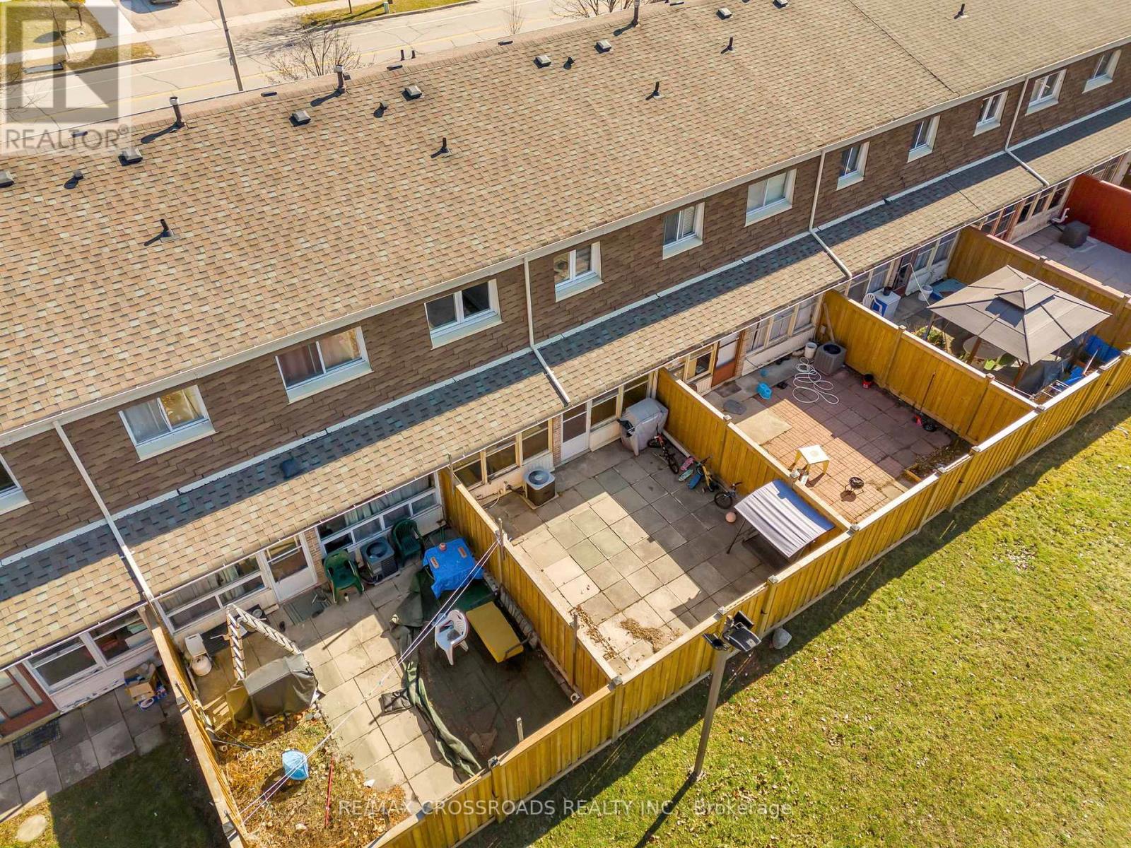 #12 7450 DARCEL AVENUE - 32