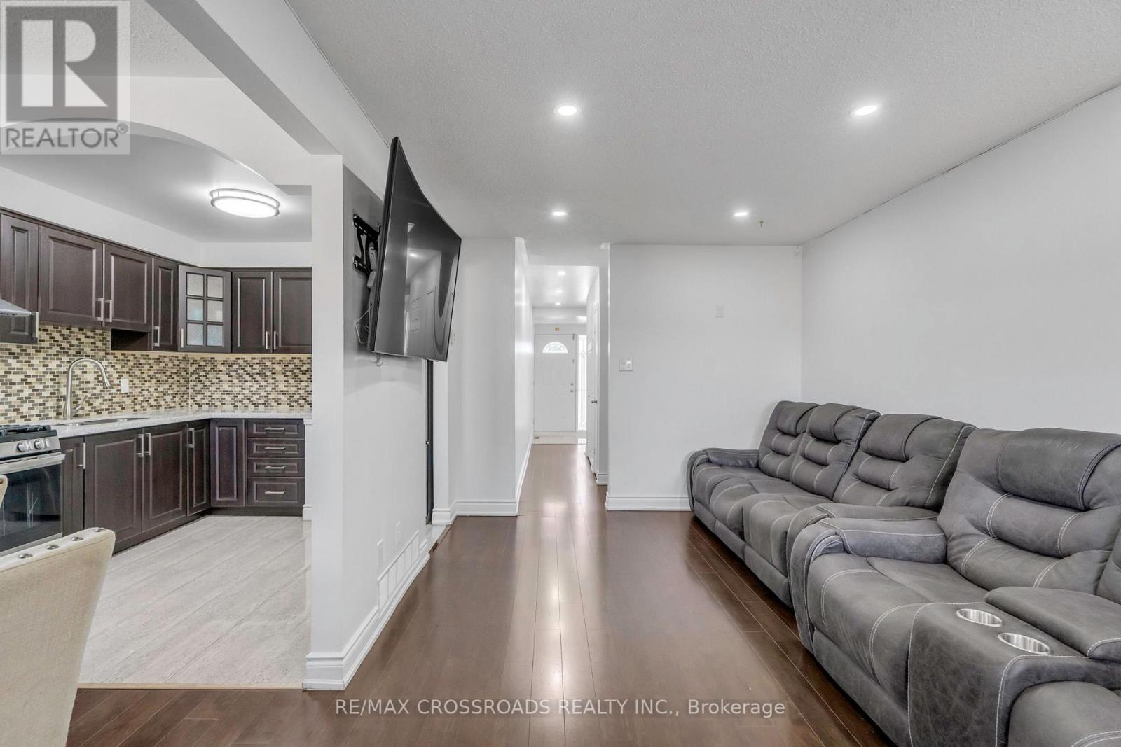 #12 7450 DARCEL AVENUE - 5