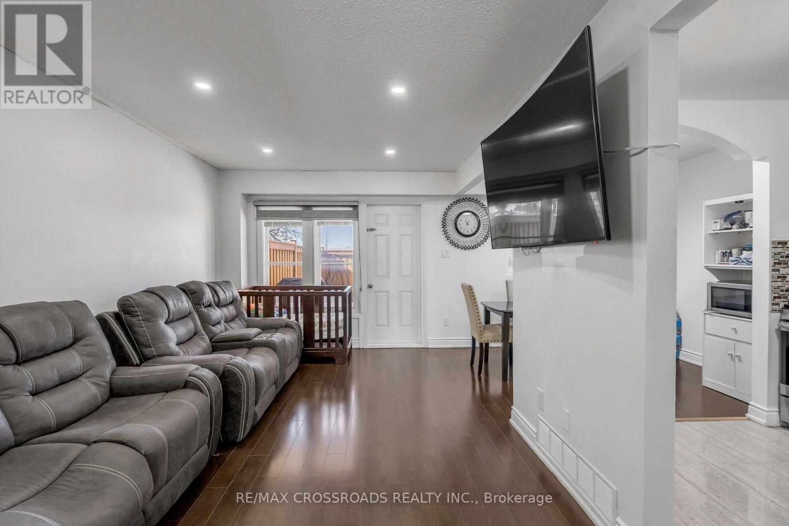 #12 7450 DARCEL AVENUE - 8